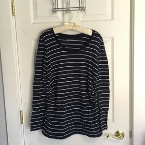 Gap maternity shirt